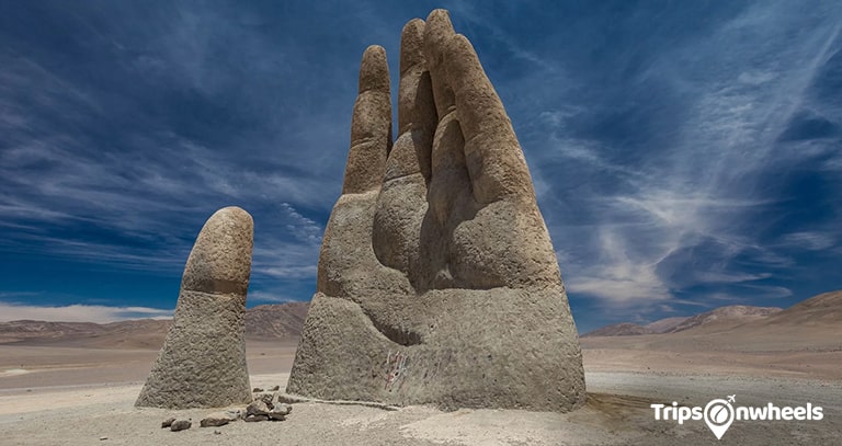 The Hand in the Desert, Chile - metertrip